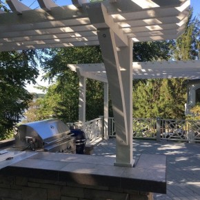 Housewarmings Outdoor custom-design outdoor room with a kitchen island and a pergola – We Love Fire