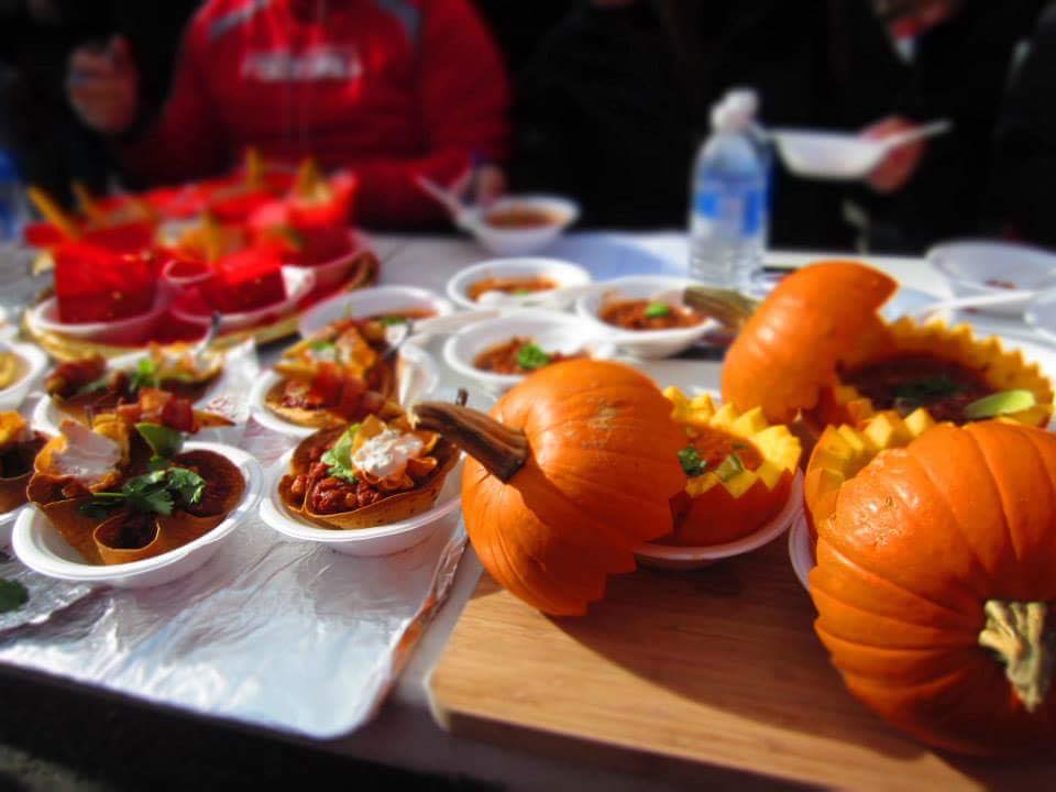 Some chili meals cooked on barbecue during Booster club du Rouge et Or football tailgate.