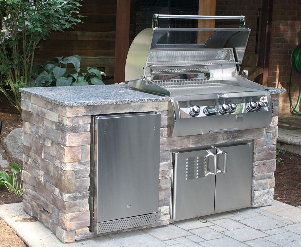 Housewarmings Outdoor factory built kitchen island which can be moved in a new home or in your backyard