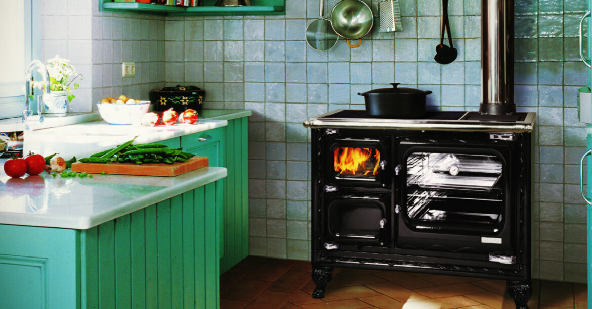 Hearthstone Kitchen Wood Stove with Cast Iron Pot