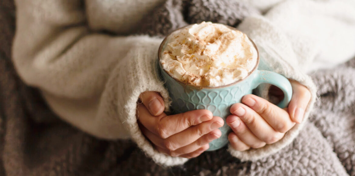 Hot Beverage Recipes to Enjoy by the Fireplace - Hot chocolate with whipped cream