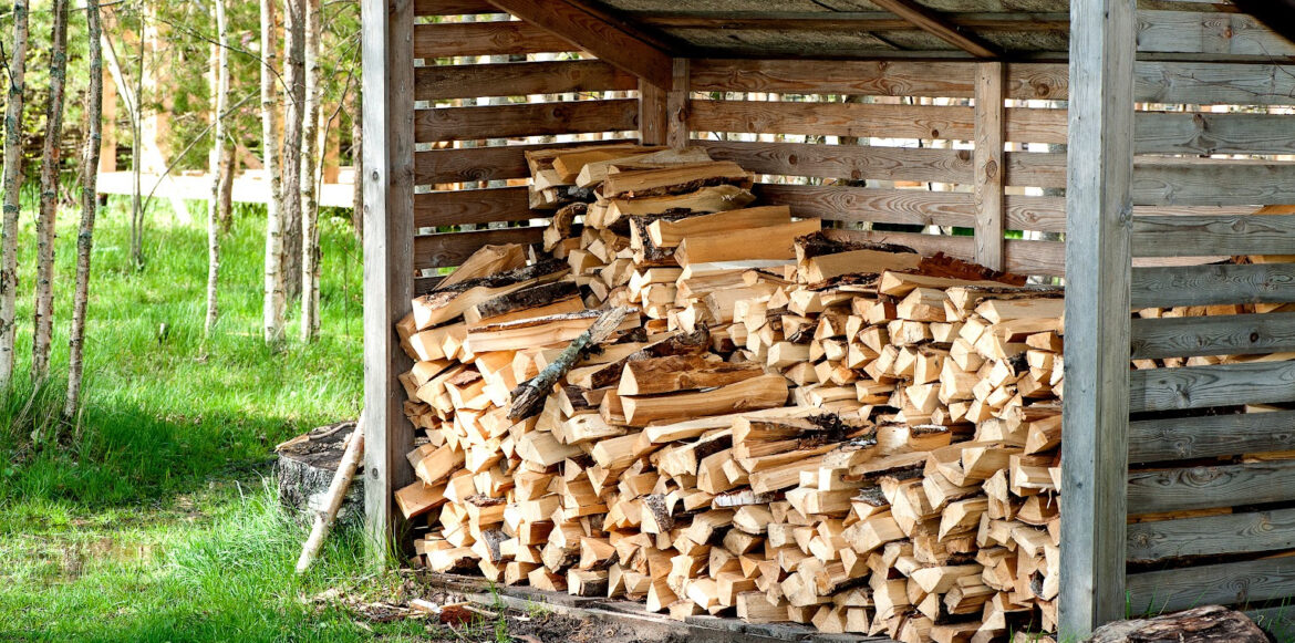 How to stack cord wood - a small shed for firewood