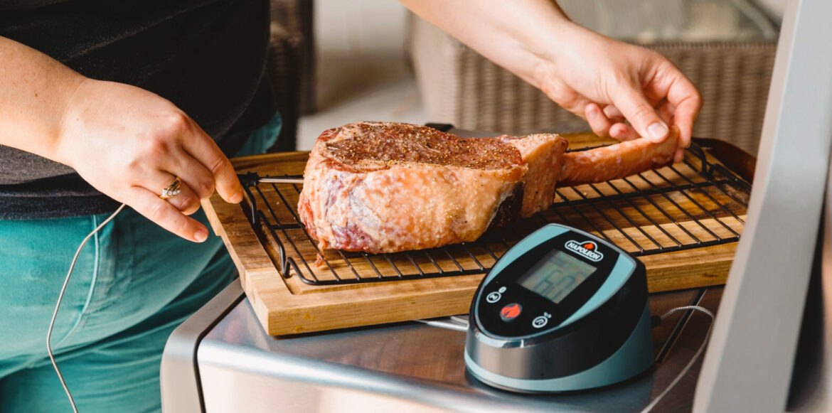BBQ From Newbie to Pitmaster in No Time - Bluetooth Meat Thermometer by Napoleon