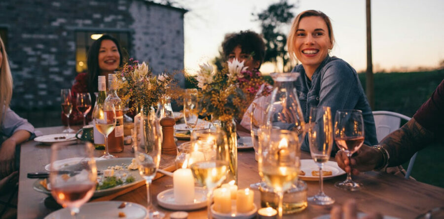 The Art of a Cozy Alfresco Dinner : Creating the Perfect Outdoor Dinner